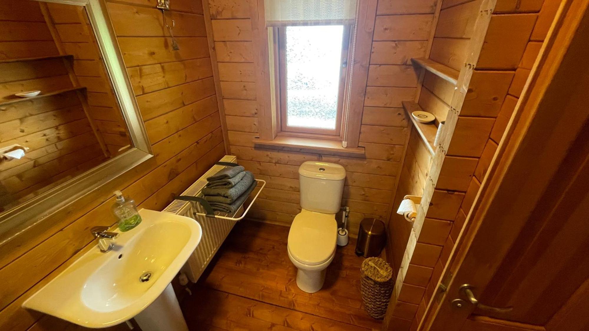 Blossom Cabin - Little Log Cabin In Wales Newtown  Ngoại thất bức ảnh